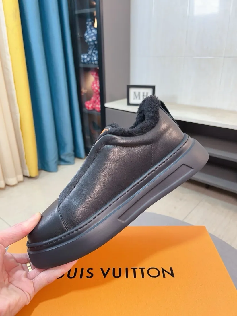 Men's men's shoes 💰500🌸🌸 LV styles are novel and fashionable, and the uppers are made of imported cowhide + LV special materials! Super trendy design! It’s eye-catching! The leather is soft, delicate, shiny and translucent, showing the ultimate handmade craftsmanship, and the fur lining is soft, comfortable and breathable! Size: 38-44
